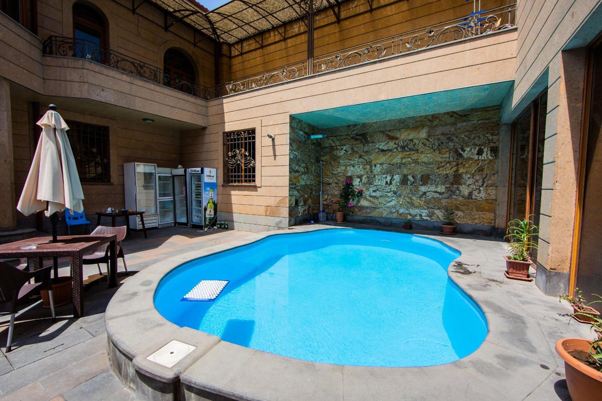 Centre Hotel-Hostel Erywań Zewnętrze zdjęcie